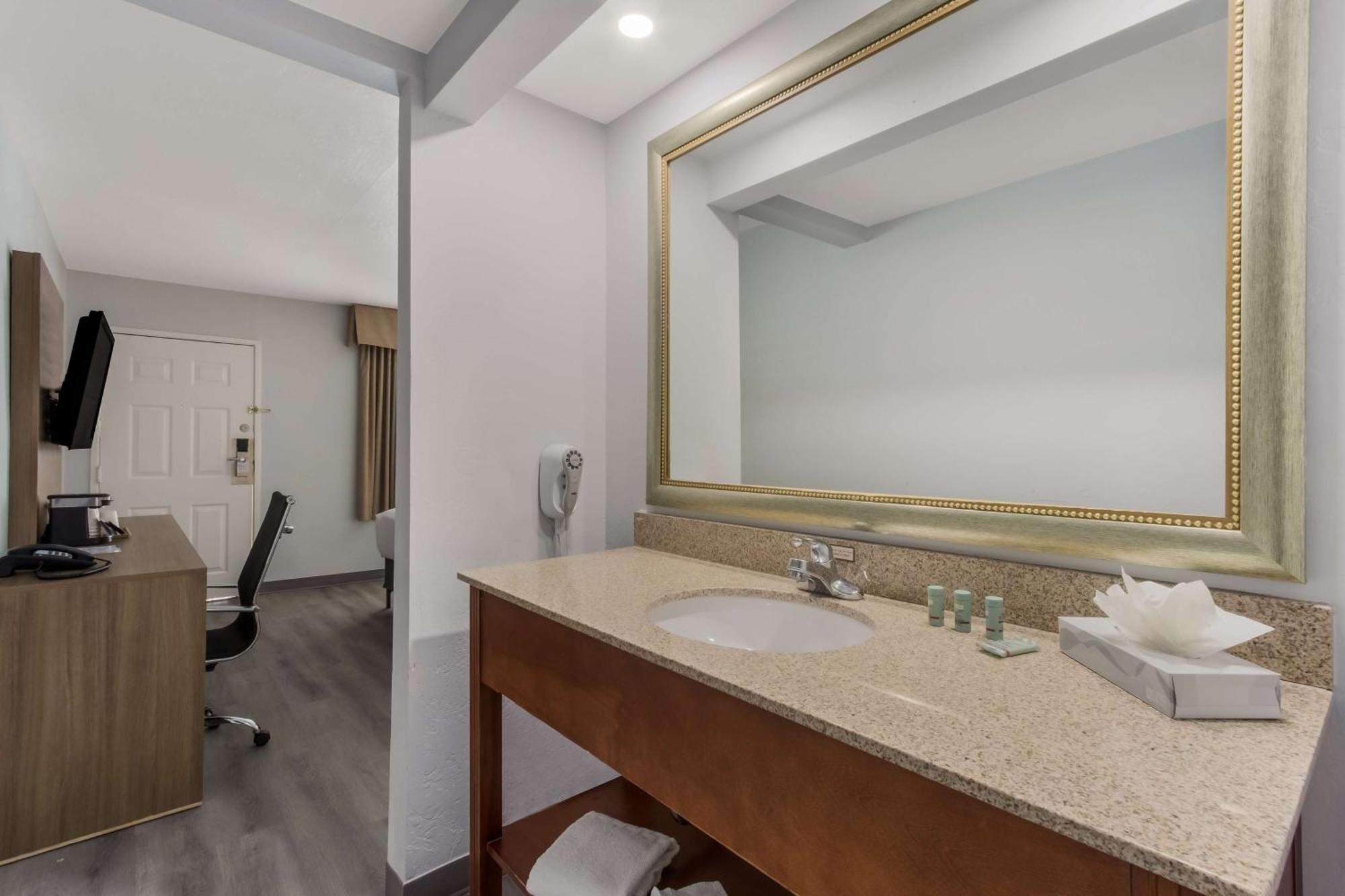 Surestay Plus Hotel By Best Western Tempe University Exterior foto